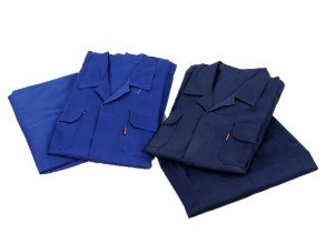 工作? /> 
</p>
<p>
	<br />
</p>
<p>
	1.全棉作业服的保养Q?br />
<br />
如果是棉麻资料的作业服，必定要留意防潮防霉，作业服怎么q行日常的保dQ就必定要留意醋Q由于醋是会(x)Ҏ(gu)l品形成腐蚀的，保藏前要z净Q晒qӀ还有像是一些果汁或者是其他的酸性物质都是需求留意的Q如果不心感染了的话，保藏也要留意按色彩深分cM藏，免的怺染色Q那p立即用清水来处理Q不然的话时M了就?x)清z不掉?br />
<br />
2.作业服的清洗Q?br />
<br />
如果是丝l的作业服，丝绸的要点也是防潮，它比奛_子还娇气。，淡色的一些作业服的话z的比较久就?x)呈现掉色的现象Q我们的作业服才不会(x)׃我们的错误做法而减短他们的寿数Q如果是q样的话Q那么就可以再水中加一些清z剂Q然后跑半个时左右Q然后再用清水来q行清洗Q期望大安做好作业服的保养Q每天都I着新的服Q轻松作业?</p>
<p>
	<br />
</p>
<p>
	<br />
	<div>
		<br />
	</div>
</p>
<p>
	<br />
</p>
<p>
	<br />
</p> 
						   </p>
					</div>
					  <p>发布旉Q?017-08-18 </p>
                    <p>来源Q?a href='http://m.21tfw.com/news/22.html'>http://m.21tfw.com/news/22.html</a></p>
          
					<ul class=